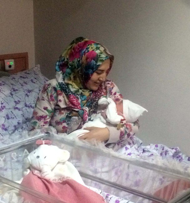 Ankara’da 2017’nin İlk Bebeği ’Hatice Zümra’ Oldu