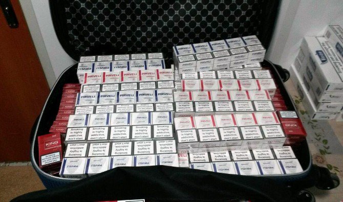 Yolcu Otobüsündeki Valizde Bin 130 Paket Kaçak Sigara Ele Geçirildi