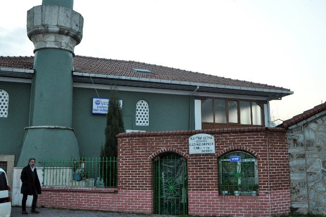 Kavga Ettiği Babasını Camide Vurdu