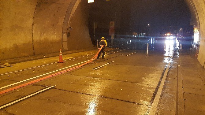 Sarıyer-çayırbaşı Tüneli’ni Su Bastı, Yol Trafiğe Kapatıldı