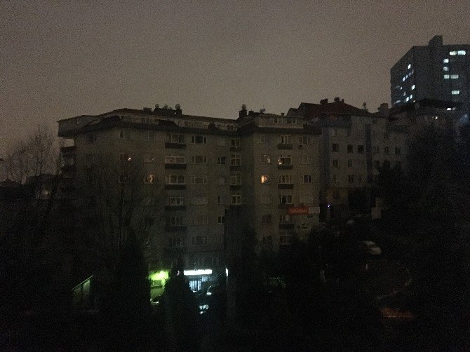 Yeni Yıla Mum Işığında Girdiler