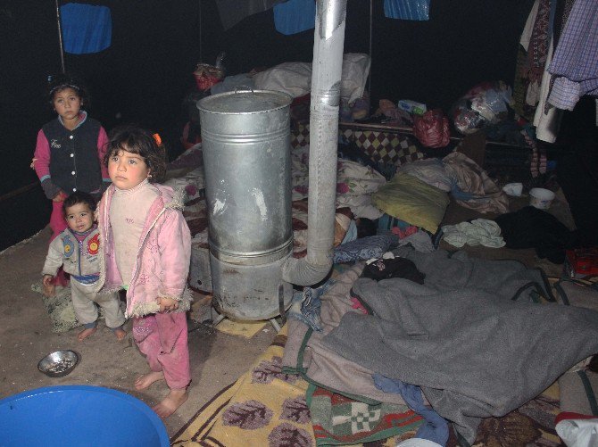 Suriyeli Sığınmacılar Yeni Yıla Çadırda Girdi