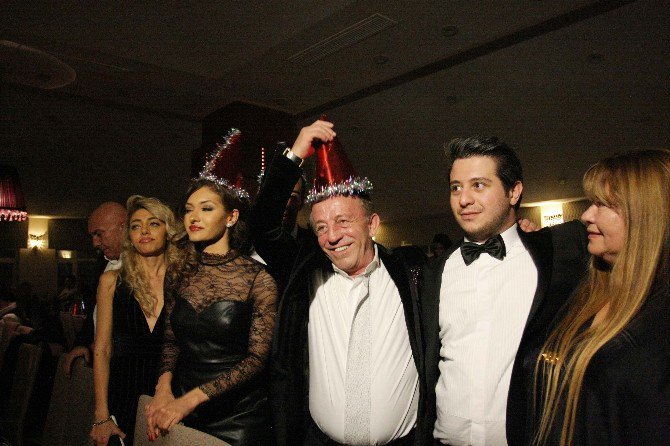 Ağaoğlu Yılbaşına Uludağ’da Ailesiyle Girdi, Yeni Yıl Hedeflerini Açıkladı