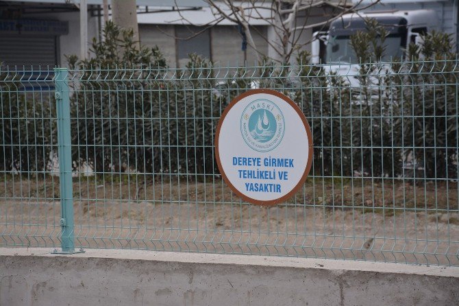 Derelere Korkuluklar Yapılıyor