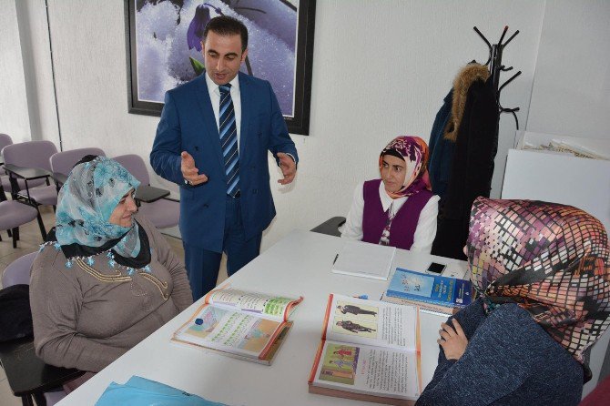 Kaymakam Alibeyoğlu, Aile Destek Merkezini Ziyaret Etti