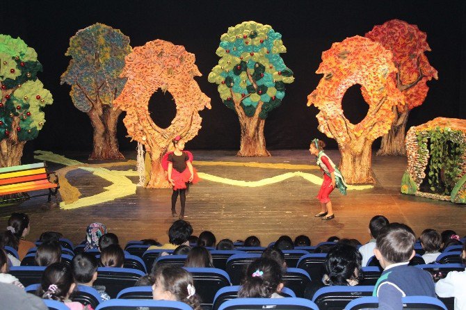 Alanya Belediye Tiyatrosu’ndan Çocuklara Oyun