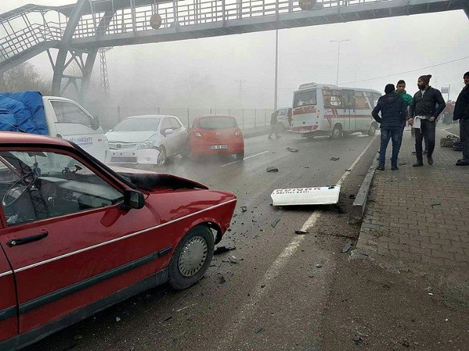 Bartın’da Buz Pistine Dönen Yollarda Araçlar Birbirine Girdi