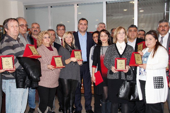 Çankaya Belediye Başkanı Taşdelen’den Emekliye Teşekkür Plaketi