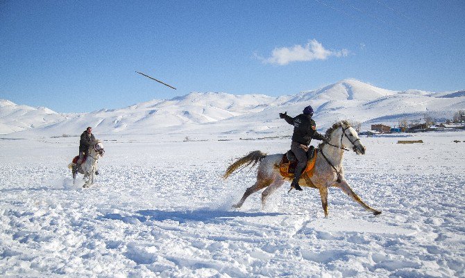 Erzurum’da Kar Üzerinde Cirit