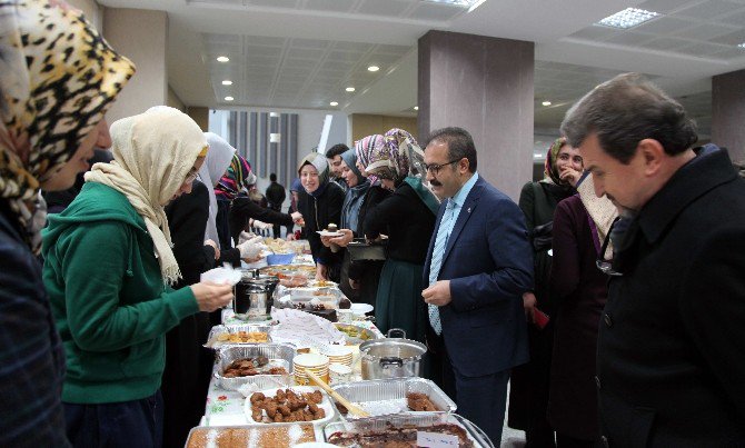 Tıp Fakültesi Öğrencilerinden Halep İçin Kermes