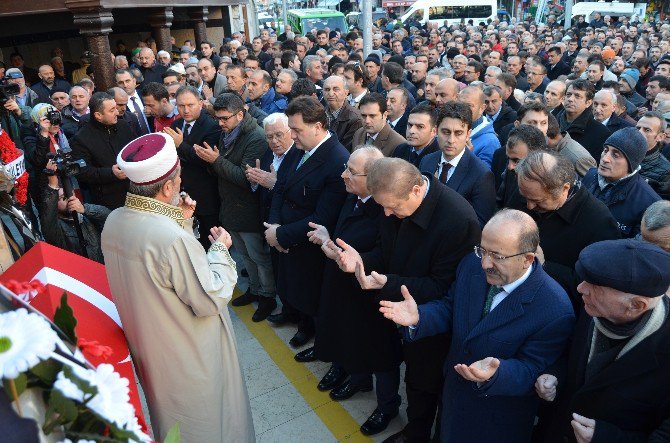 İstanbul’daki Saldırıda Hayatını Kaybeden Trabzonlu Genç Son Yolculuğuna Uğurlandı