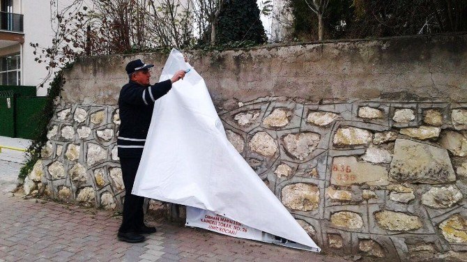 İzmit Zabıtası’ndan Afiş Stantlarını Kullanım Uyarısı