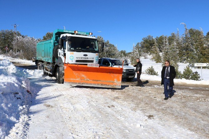 Hasta Vatandaş Karla Kaplı Yollardan Evine Kavuşturuldu