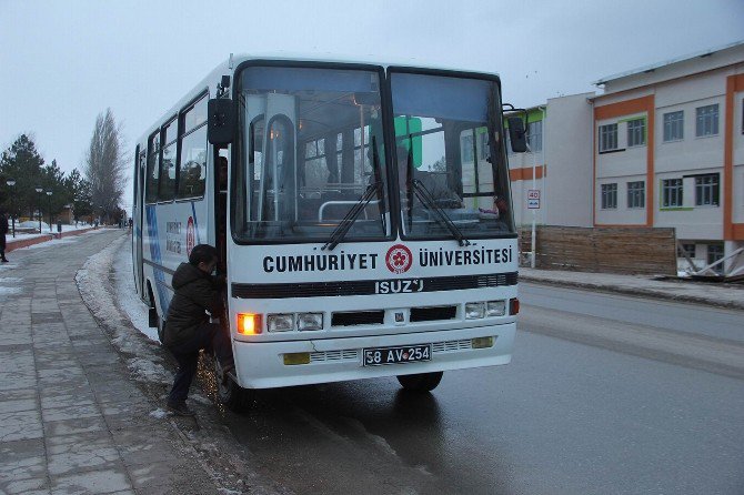 Cumhuriyet Üniversitesi’nde Engellilere Özel Servis Aracı