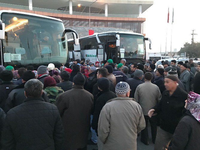 Manisa’da 2017’nin İlk Umre Kafilesi Uğurlandı