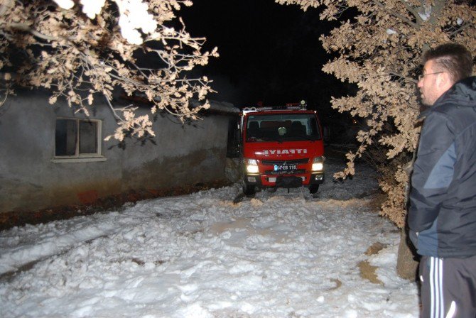 Uşak’ta Korkutan Ev Yangını