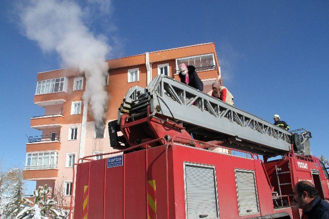 Yozgat’ta Bir Binada Çıkan Yangın Paniğe Neden Oldu