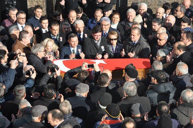 Cenaze Töreninde Chp’lilerin ‘Biz De Konuşacağız’ Tartışması