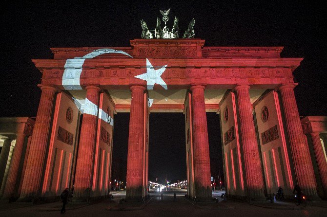 Berlin’den İstanbul’a Terör Dayanışması