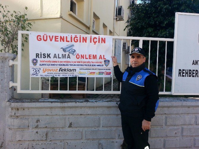 Alanya Polisinden İngilizce Afişli Uyarı