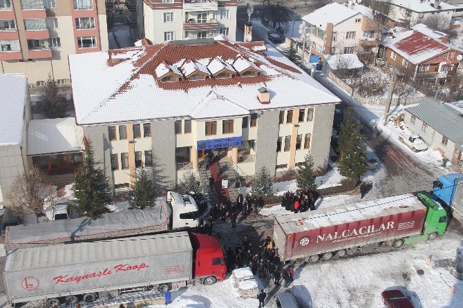 Bolu’dan Halep’e 7 Tır Yardım Malzemesi Gönderildi