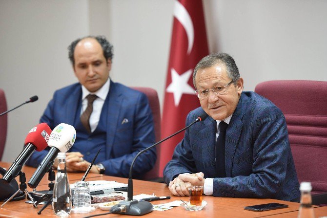 Ak Parti’nin Yeni Yönetiminden Başkan Uğur’a Ziyaret