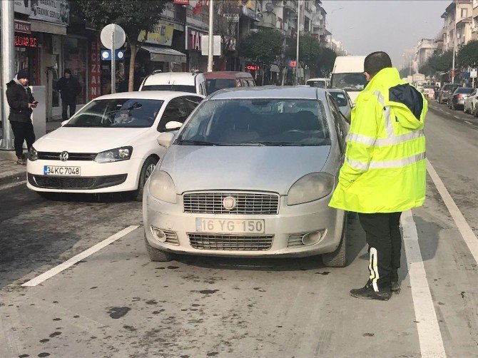 Yol Ortasında Bırakılan Otomobil Polisi Harekete Geçirdi