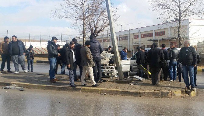 Takla Atan Araçtan Burnu Bile Kanamadan Çıktı