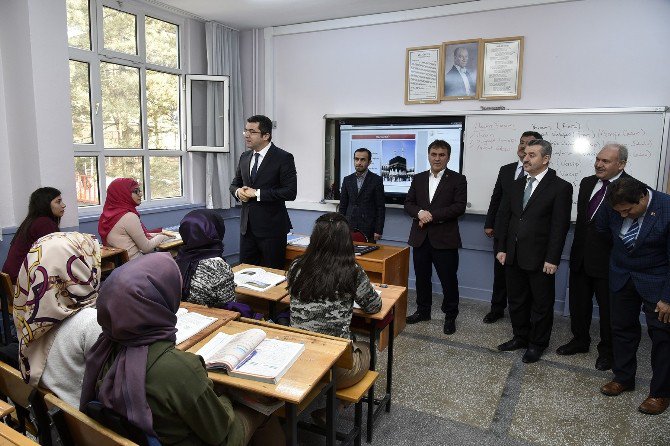 Vali Memiş’ten Öğretmen Ve Öğrencilere Moral Ziyaretleri