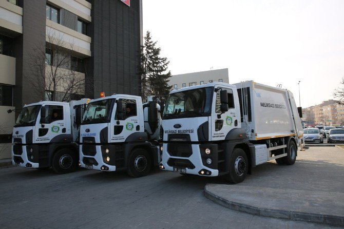 Melikgazi Belediyesi Vergilerle 2 Ade Çöp Toplama Kamyonu Ve Vidanjör Satın Aldı