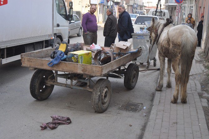 Acılar İçinde Ambulans Bekledi