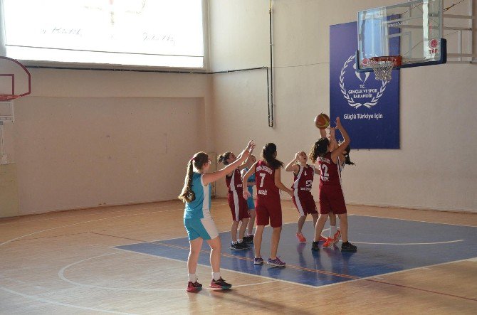 Okul Sporları Yıldızlar Basketbol Müsabakaları