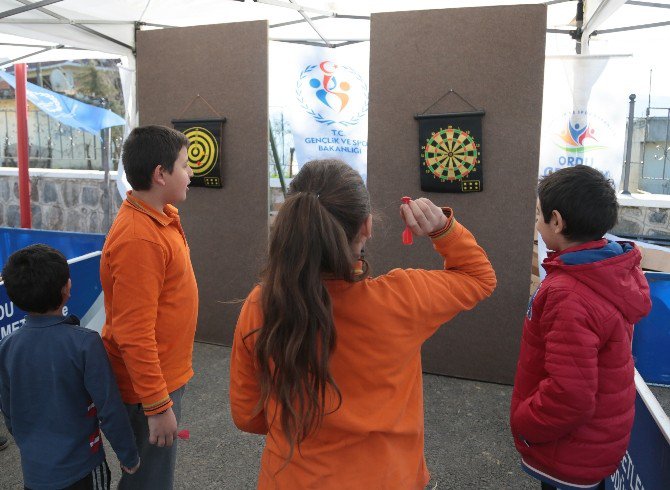 “Spor Park” Köy Çocuklarının Yüzünü Güldürdü