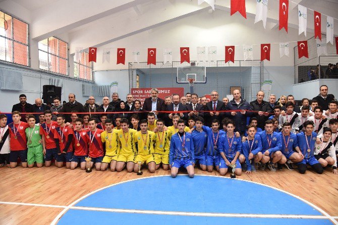 İzmit Belediyesi, Sanat Okulu Spor Salonunu Yeniledi