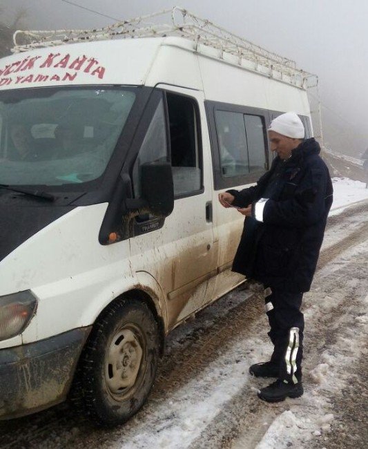 Trafik Ekiplerinden Kar Lastiği Uygulaması