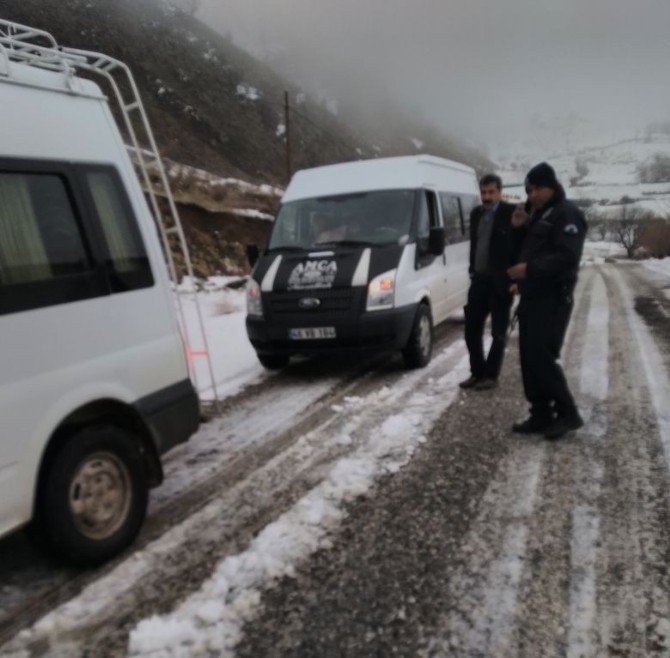 Trafik Ekiplerinden Kar Lastiği Uygulaması