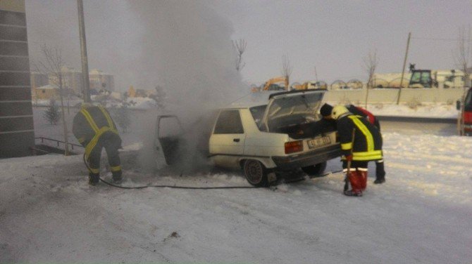 Otoparkta Çıkan Araç Yangını Paniğe Neden Oldu