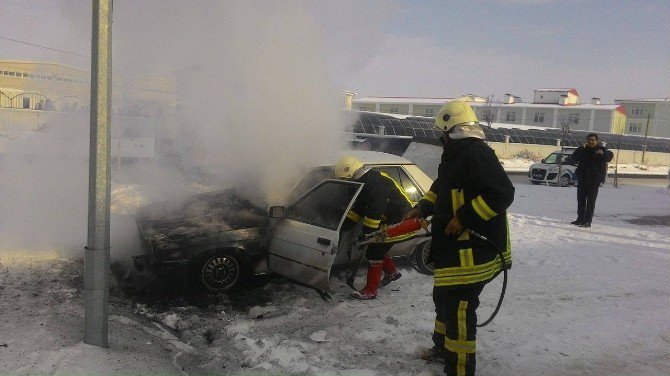 Otoparkta Çıkan Araç Yangını Paniğe Neden Oldu