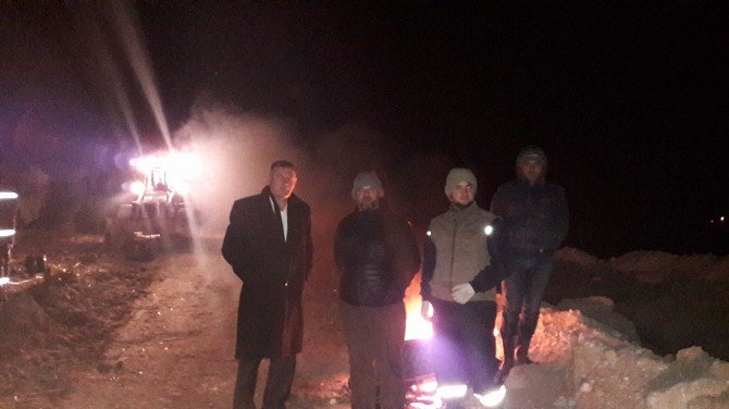 Vezirhan’da Ana Su Hattı Yenilenmesine Gece Gündüz Demeden Devam Ediliyor