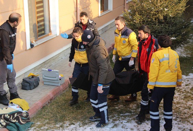 Yaşlı Kadın 4’üncü Kattan Atlayarak İntihar Etti