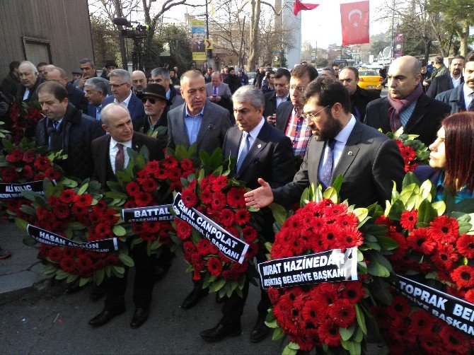 Chp’li Belediye Başkanları Reina Önünde Hayatını Kaybedenleri Andı