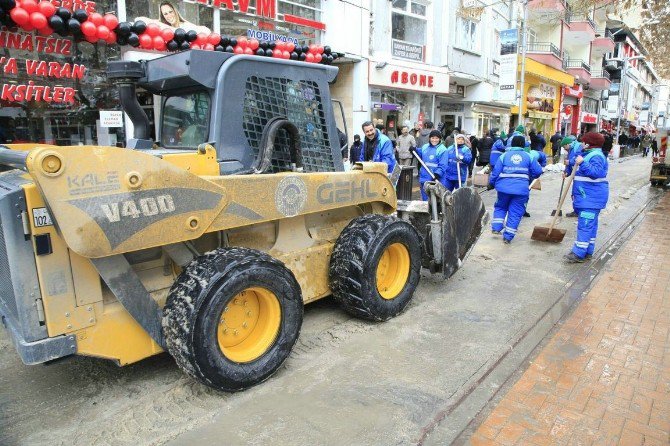 Odunpazarı Belediyesi Ekiplerinin Karla Mücadelesi Devam Ediyor