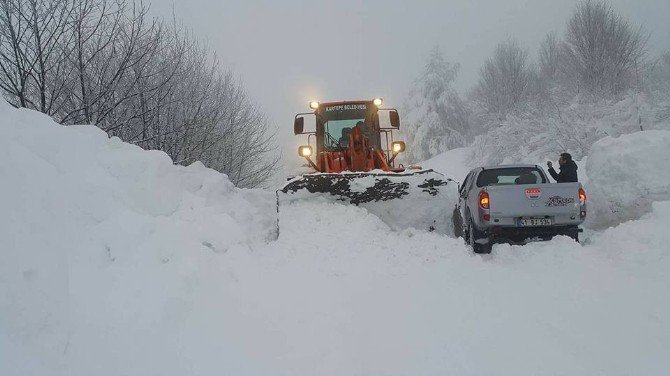 Kartepe’de Tuzlama Çalışmaları Sürüyor