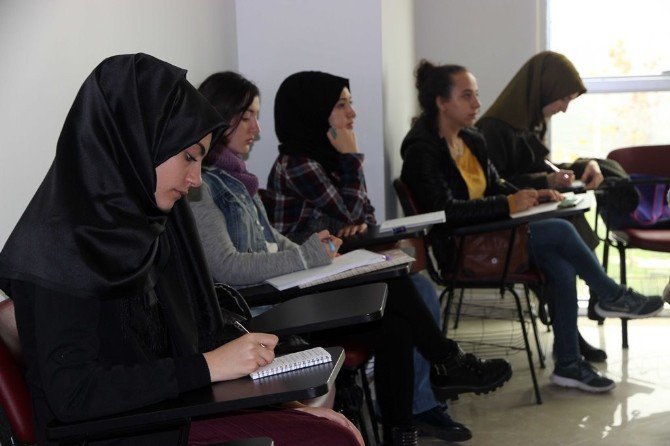 Akademi Üniversite’de Güz Dönemi Sona Erdi