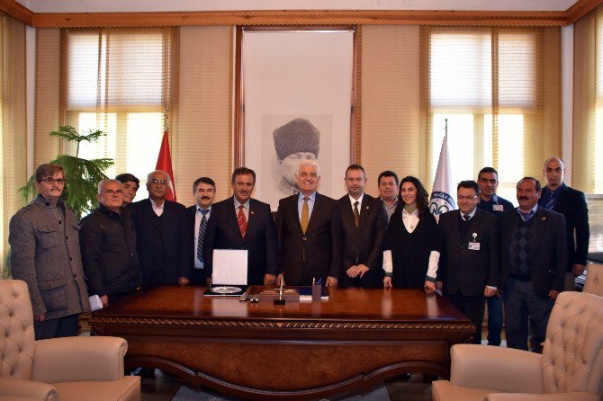 Muhtarlar’dan Başkan Gürün’e Teşekkür Plaketi