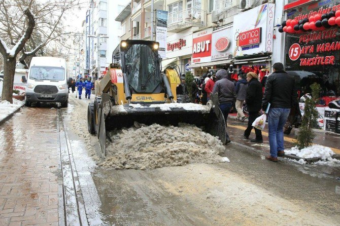 Odunpazarı Belediyesi Ekiplerinin Karla Mücadelesi Devam Ediyor