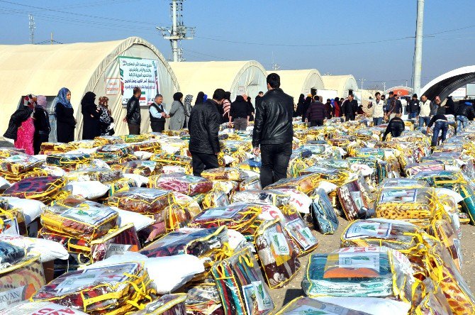 Kuveytli Dernekler Çadır Kentte Kalan Bin 500 Suriyeli Aileye Yardımda Bulundu