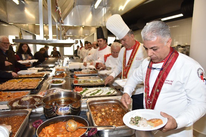 Profesyonel Aşçılara Yöresel Yemekler Öğretildi