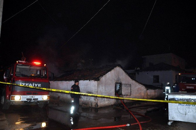 Yangın, Müstakil Evi Küle Çevirdi