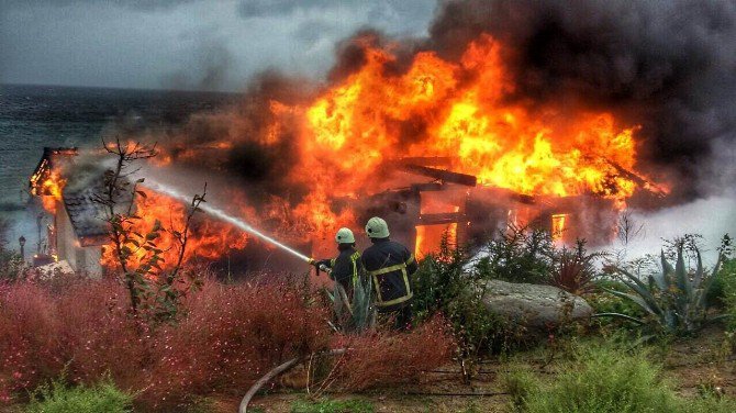 Balıkesir İtfaiyesi Bir Yılda 10 Bin Olaya Müdahale Etti